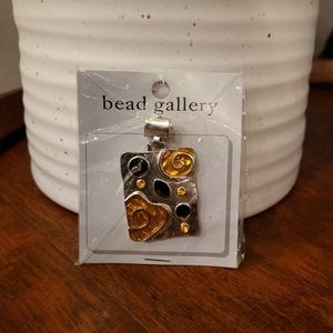 3/$25 ✨️ Fashion Pendant NWT